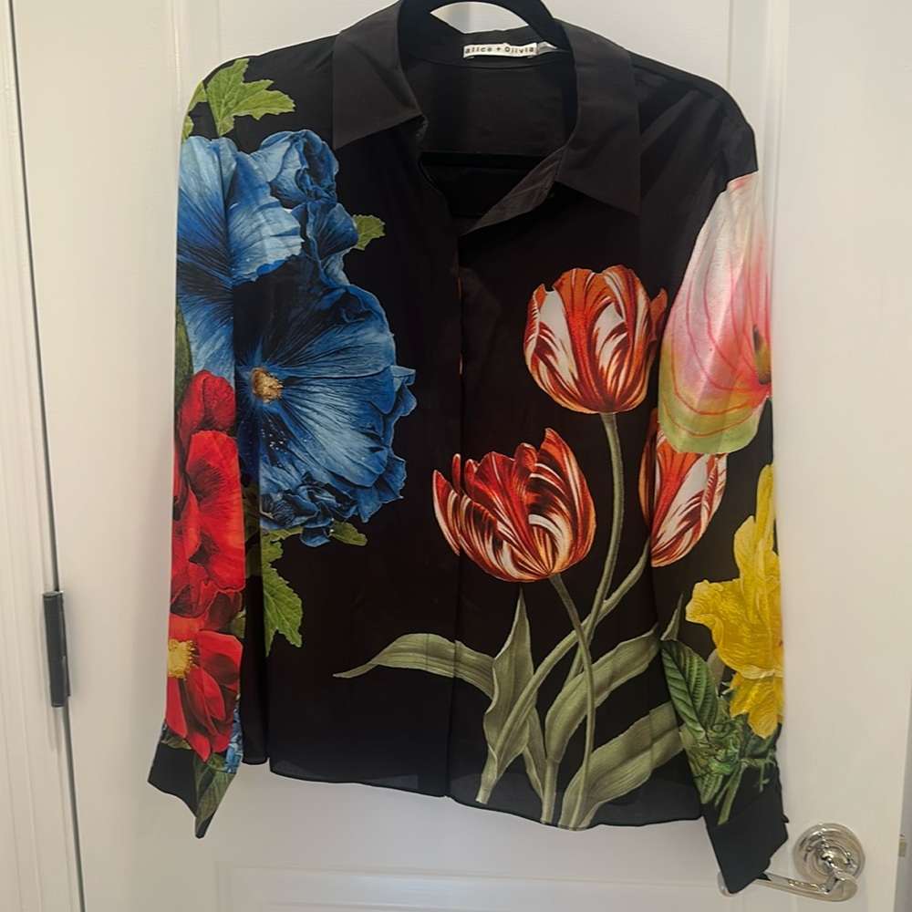 Floral Alice and Olivia silk blouse